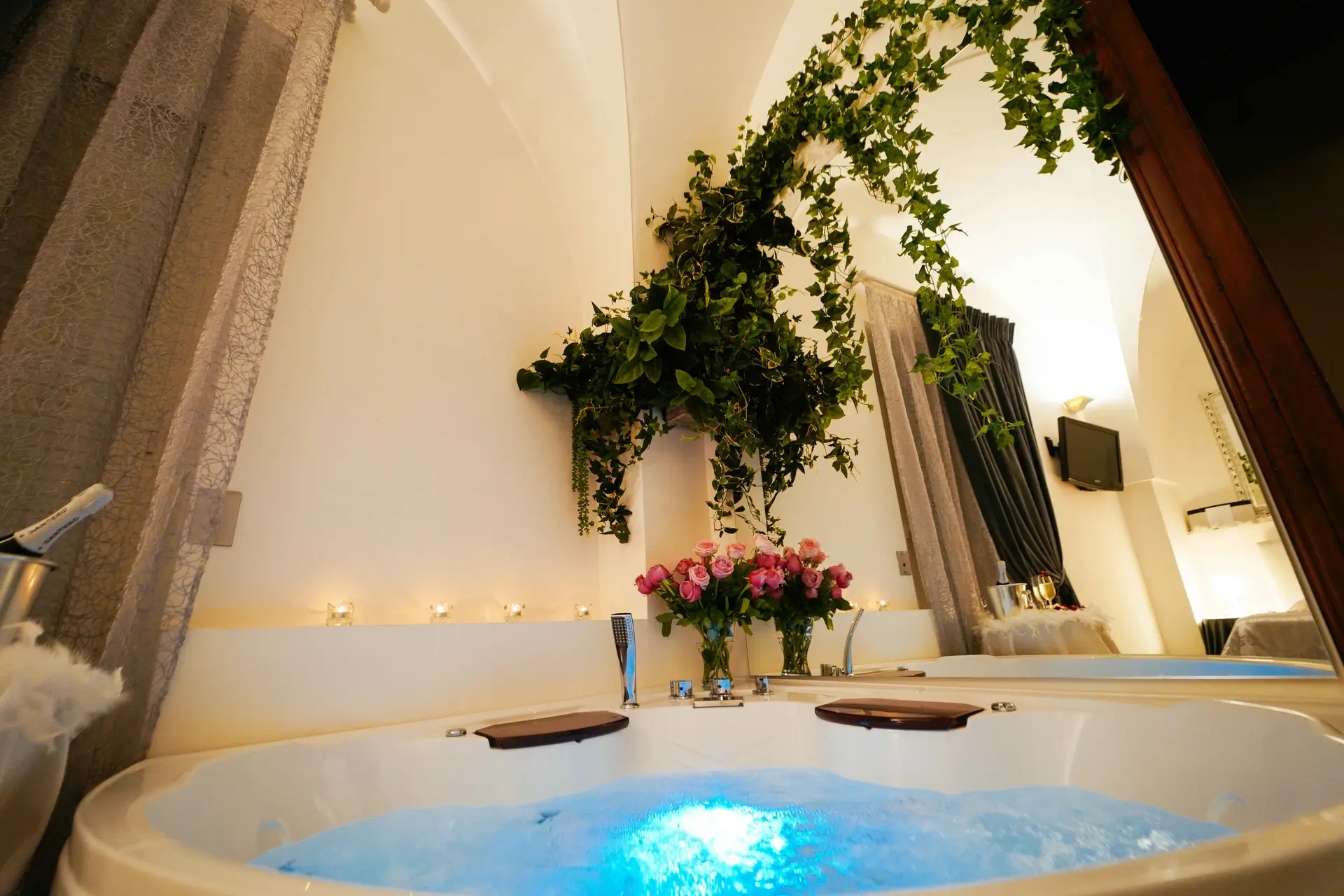 relax-bbilsognodipandora-amore-suite-nike-vasca-idromassaggio-regalo-coppia-intimita-momento-indimenticabile-anniversario-compleanno-2