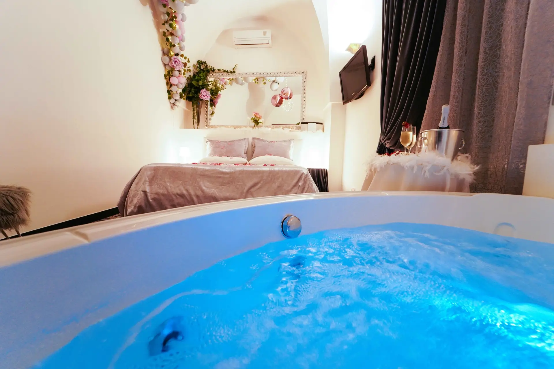 relax-bbilsognodipandora-amore-suite-nike-vasca-idromassaggio-regalo-coppia-intimita-momento-indimenticabile-anniversario-compleanno-5