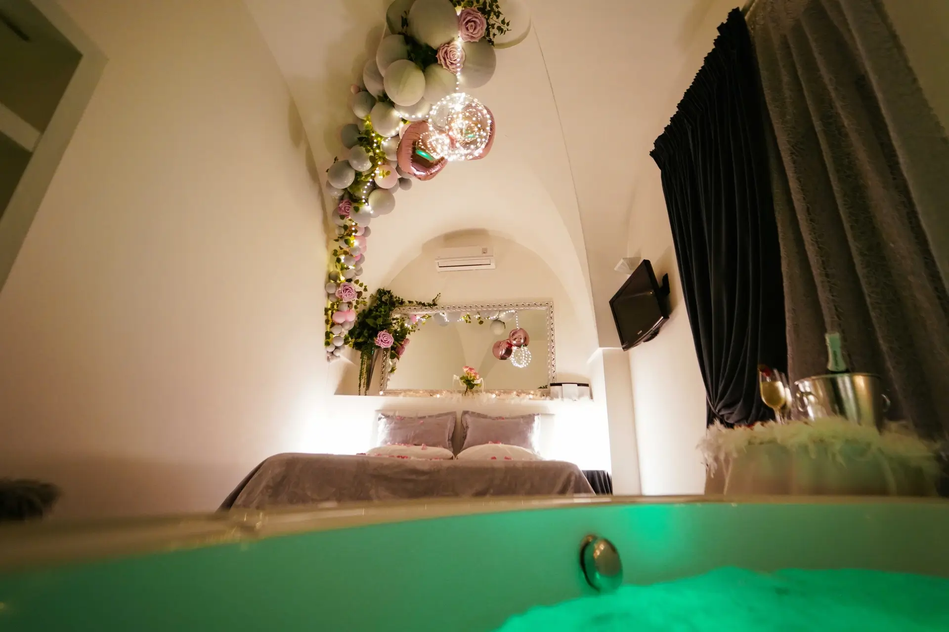 relax-bbilsognodipandora-amore-suite-nike-vasca-idromassaggio-regalo-coppia-intimita-momento-indimenticabile-anniversario-compleanno-6